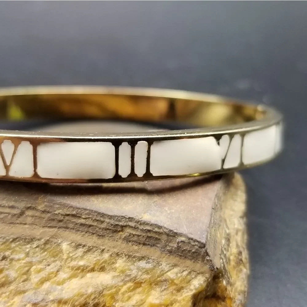 Time is ticking heirloom hinge bracelet B816